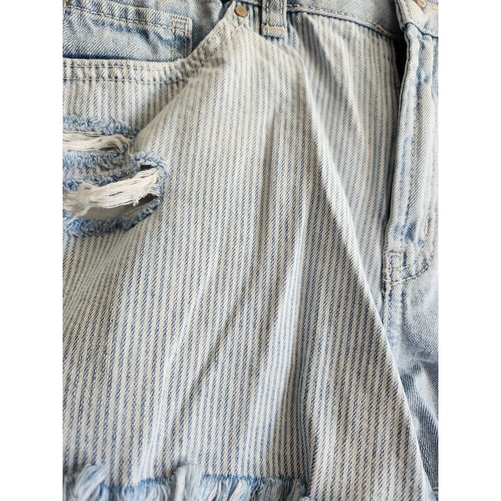 Rewash Women's HighRise Light Wash Denim Cutoff Shorts 11 - Picture 4 of 7